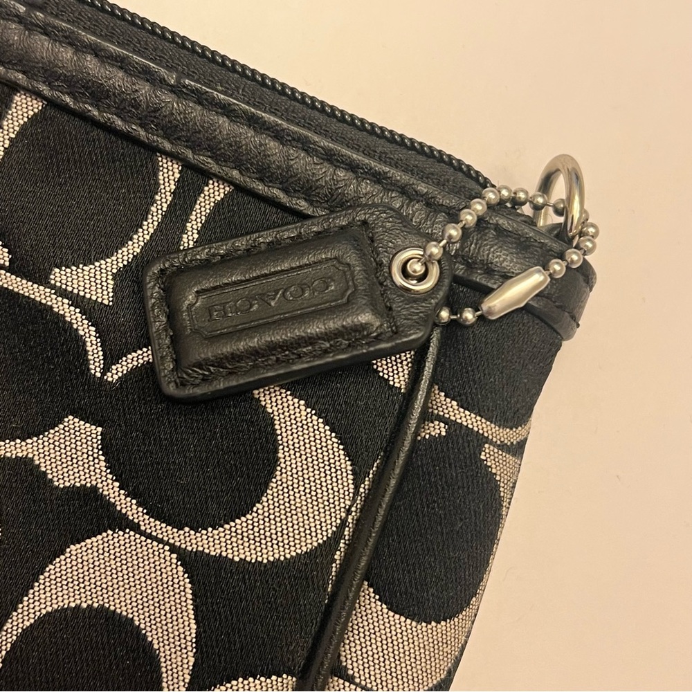 Coach Monogram Mini Shoulder Bag‎ (excellent condition) - Picture 3 of 9